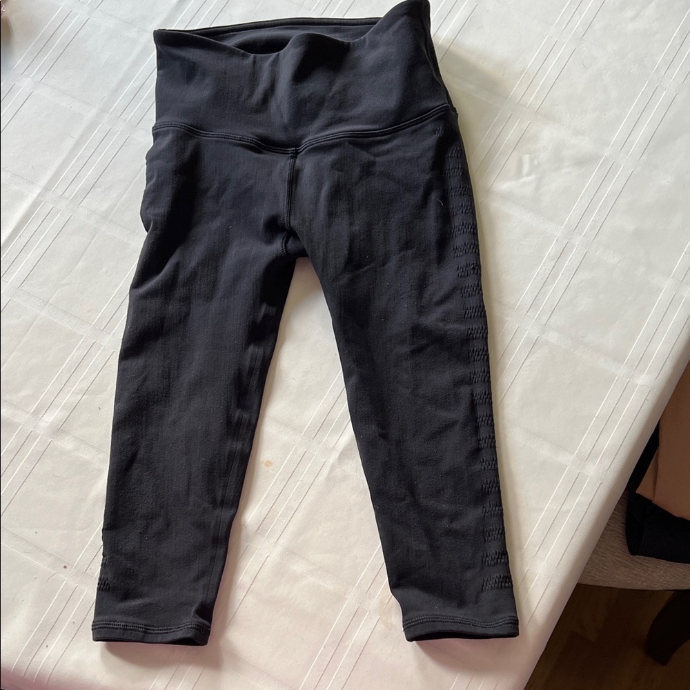 Black Lululemon laser cut Leggings, crop *flawed